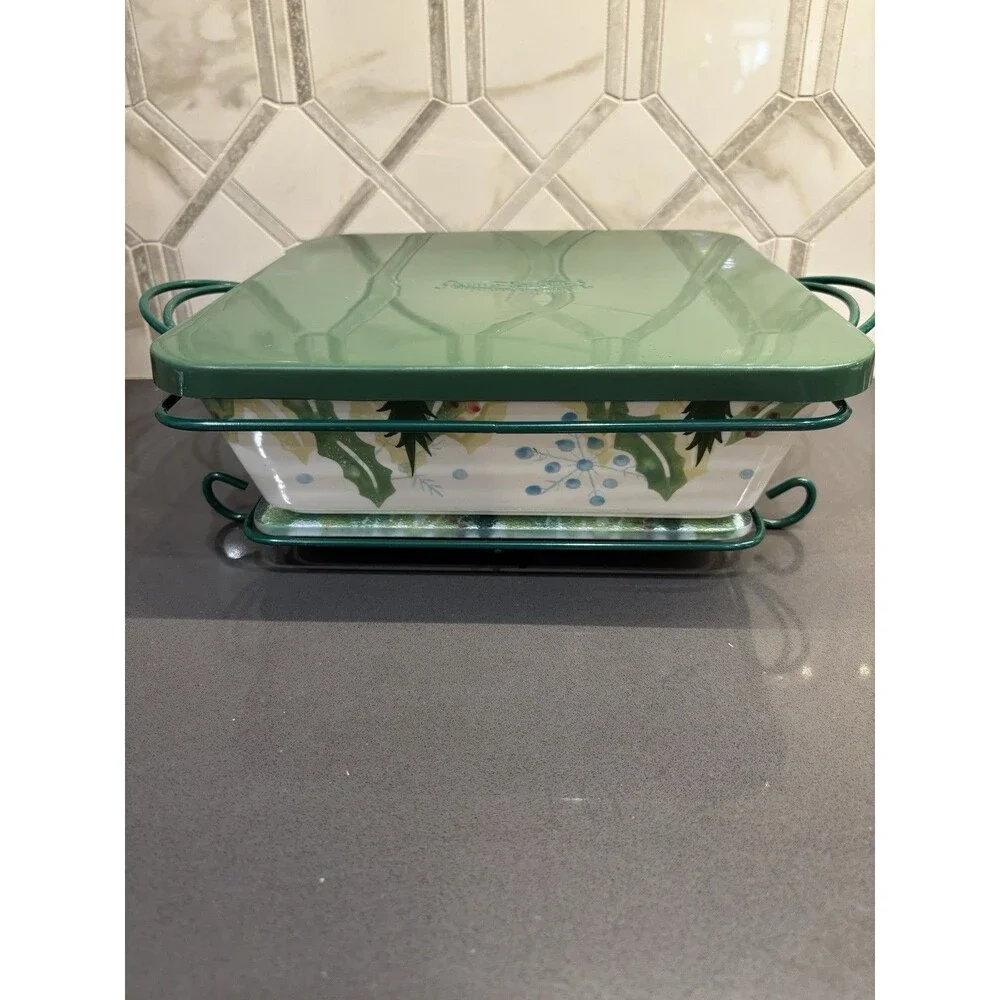 Temp-tations by Tara Hometown Christmas Large 9” Dish With Trivet Lid Wire Rack